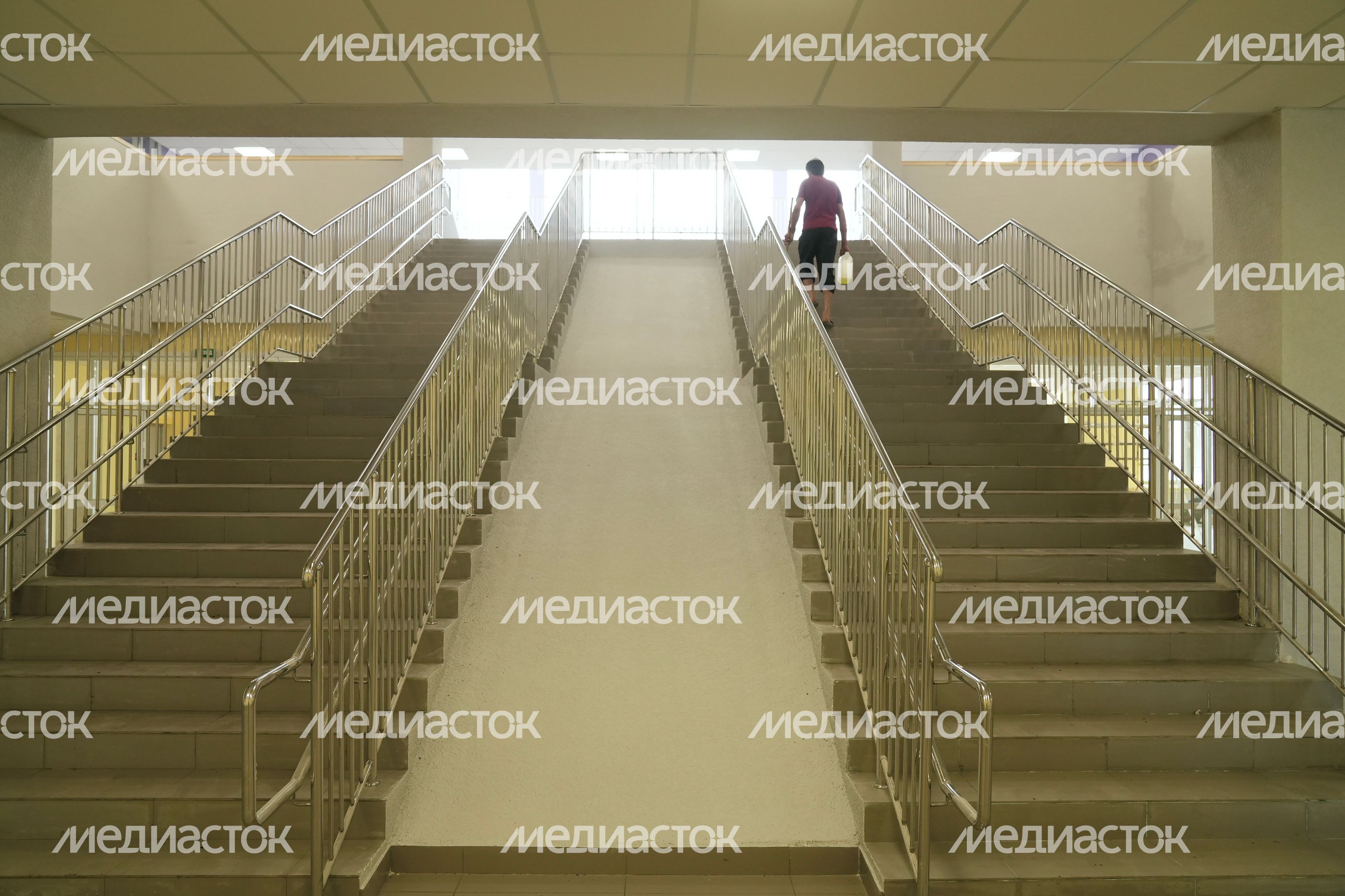 Проверка хода работ по строительству образовательного комплекса в ЖК «Императорские Мытищи» Губернатором Подмосковья