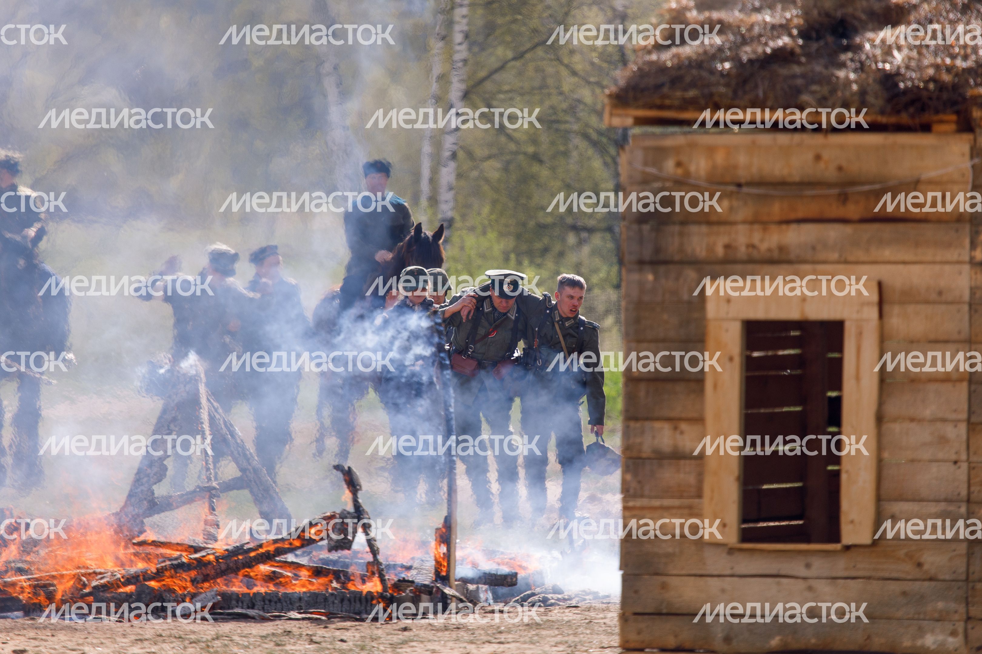Военно-историческая реконструкция "Успех в единстве поколений" в Химках Военно-историческая реконструкция "Успех в единстве поколений" в Химках