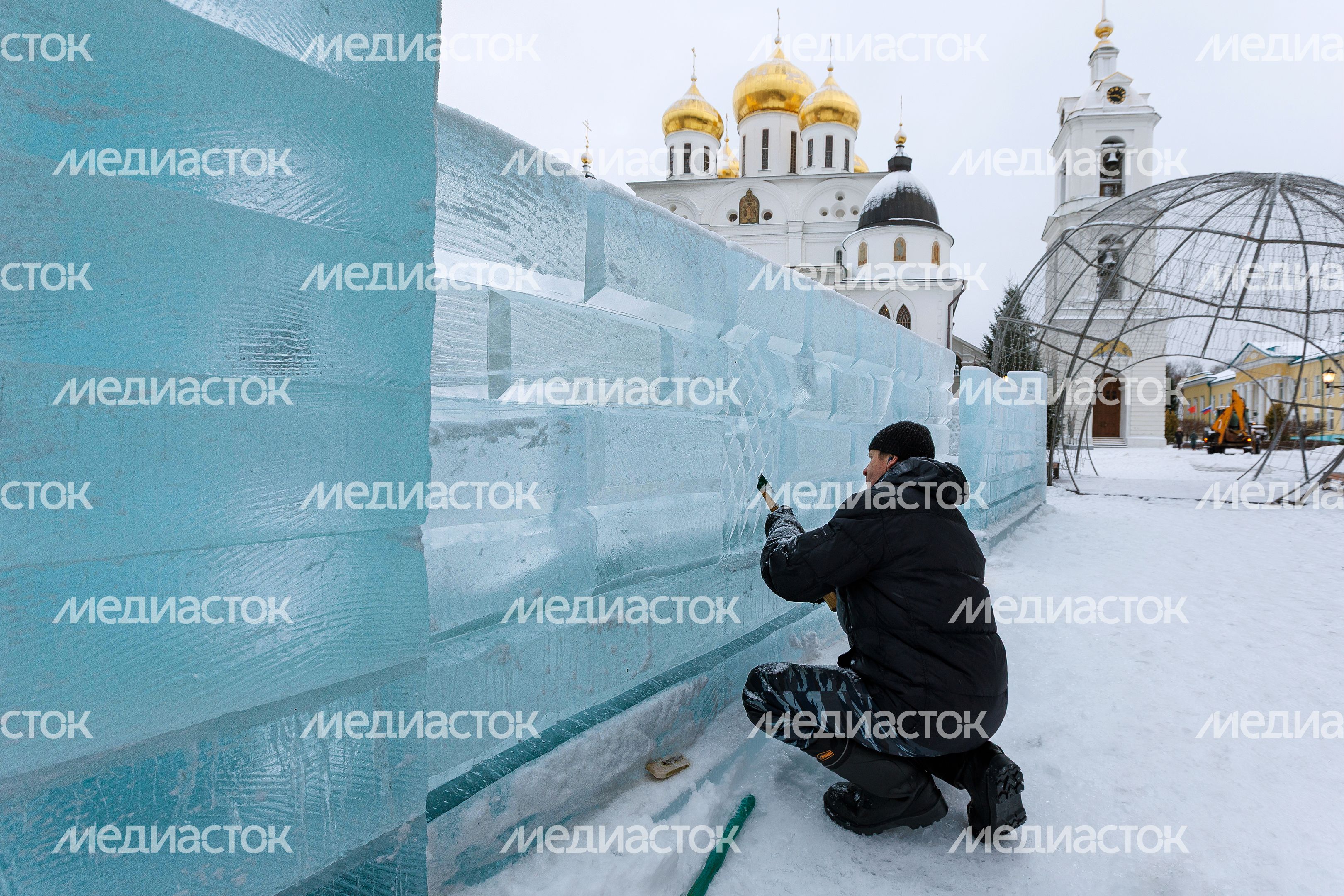 Ледяной городок на Исторической площади в Дмитрове Ледяной городок на Исторической площади в Дмитрове