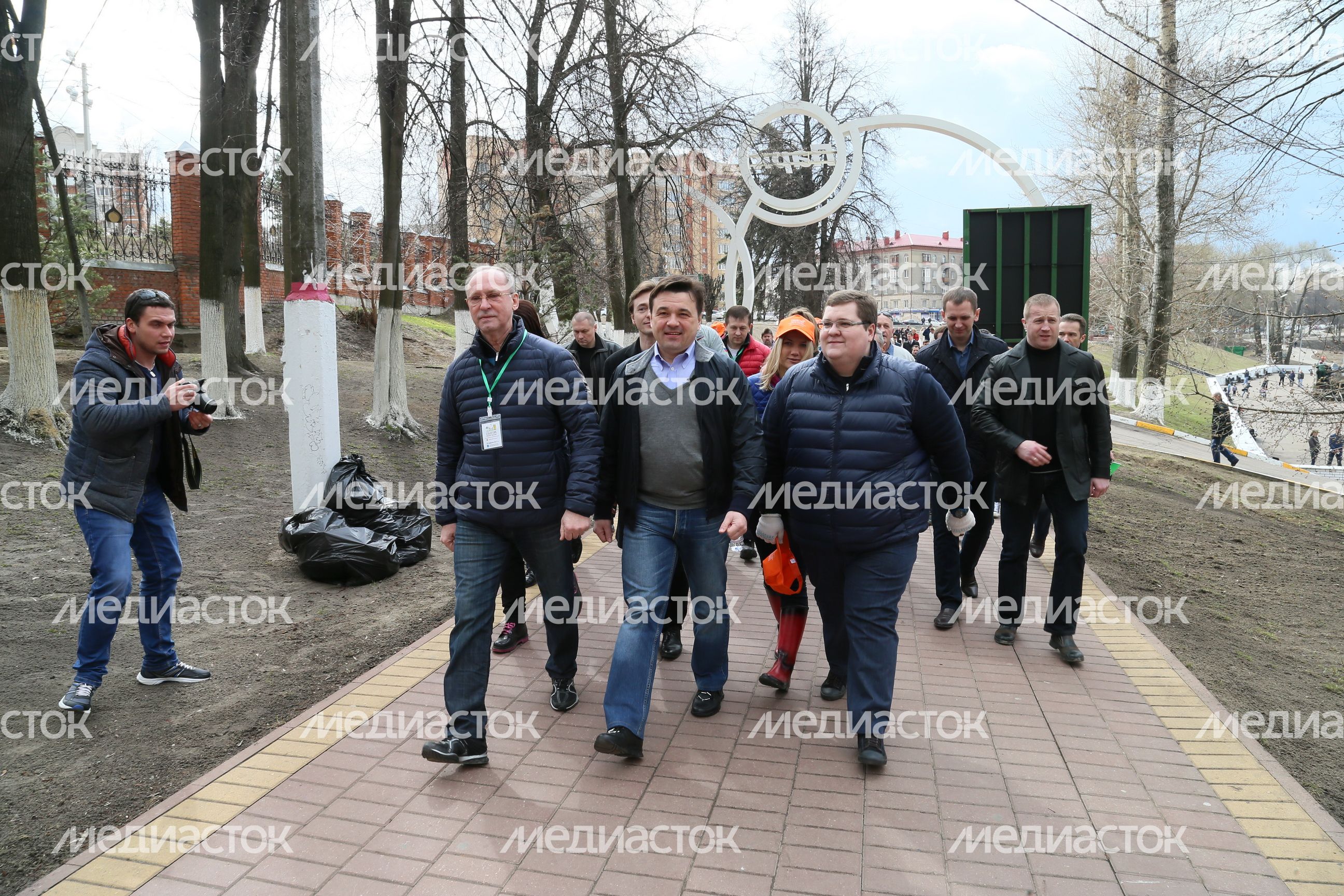 А. Воробьев принял участие в областном субботнике в Раменском районе