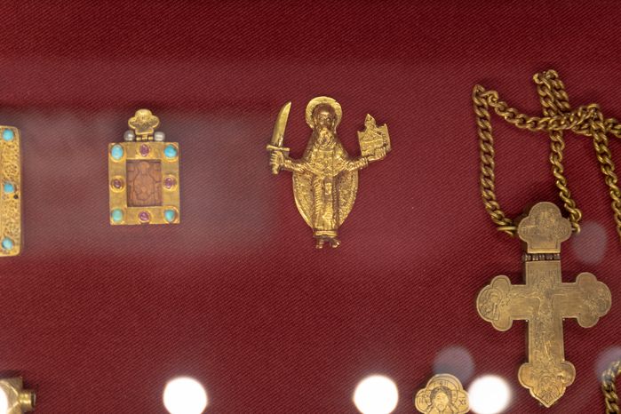 Ризница. Экспозиция Реликвия и сокровища Троице-Сергиева монастыря XI-XVII веков
