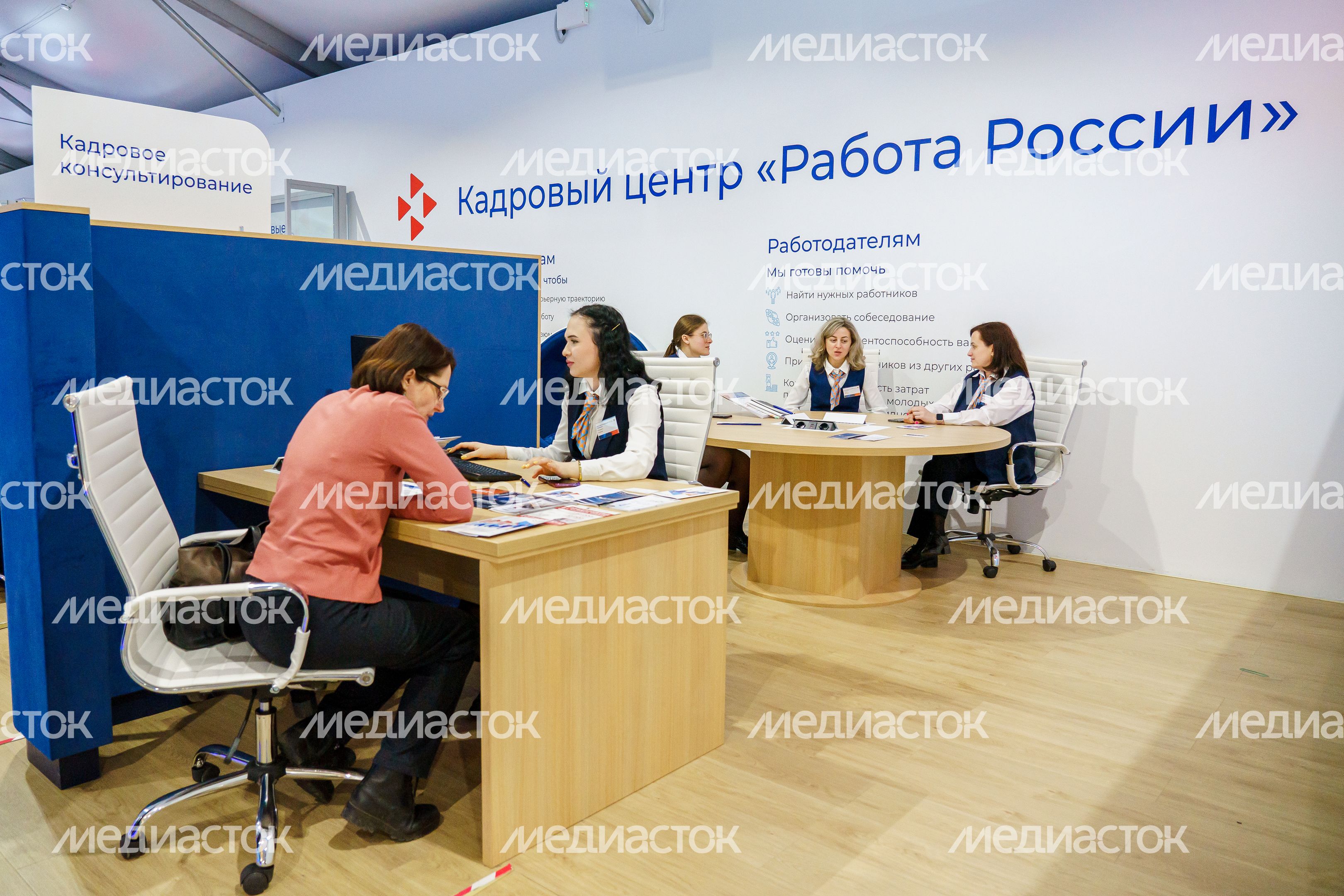 Фестиваль профессий на выставке "Россия". Стенд «Ученые будущего» Фестиваль профессий на выставке "Россия". Стенд «Ученые будущего»