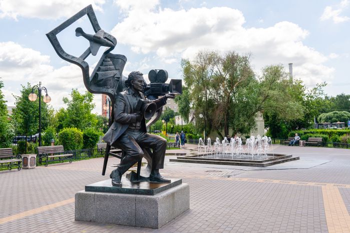 Бульвар имени кинорежиссера Е.Е. Карелова в Подольске
