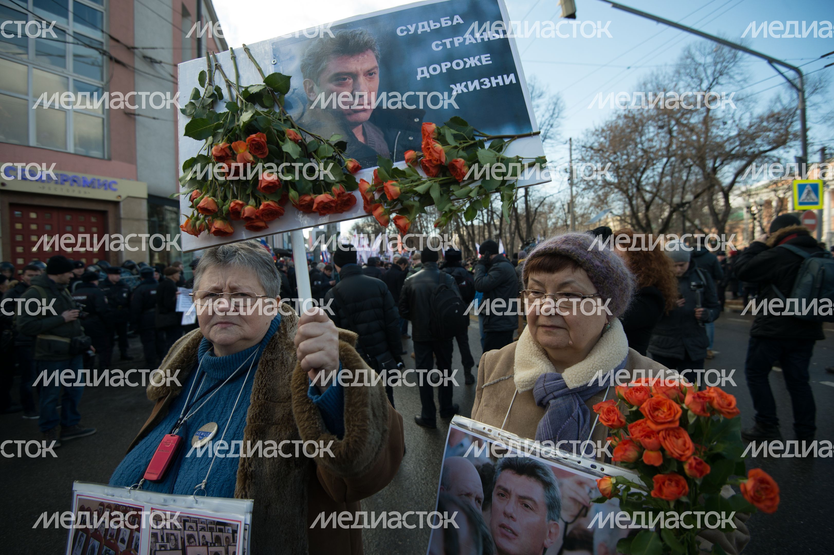 Марш памяти убитого политика Бориса Немцова в Москве Марш памяти убитого политика Бориса Немцова в Москве