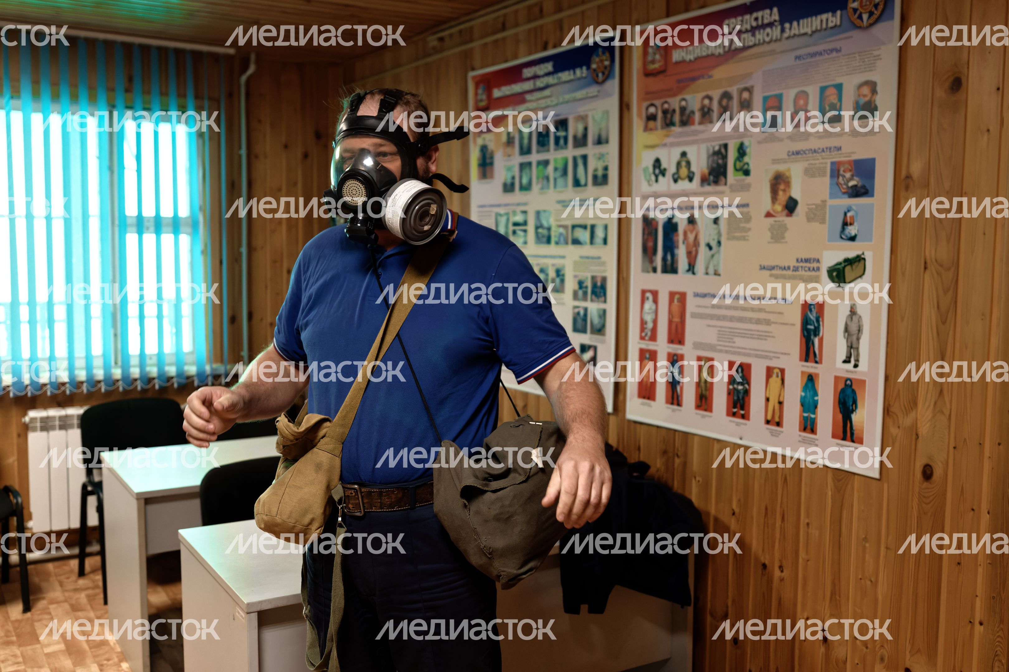 Спасатели демонстрируют навыки выполнения нормативов по радиационно-химической и биологической защите на экзамене Спасатели демонстрируют навыки выполнения нормативов по радиационно-химической и биологической защите на экзамене