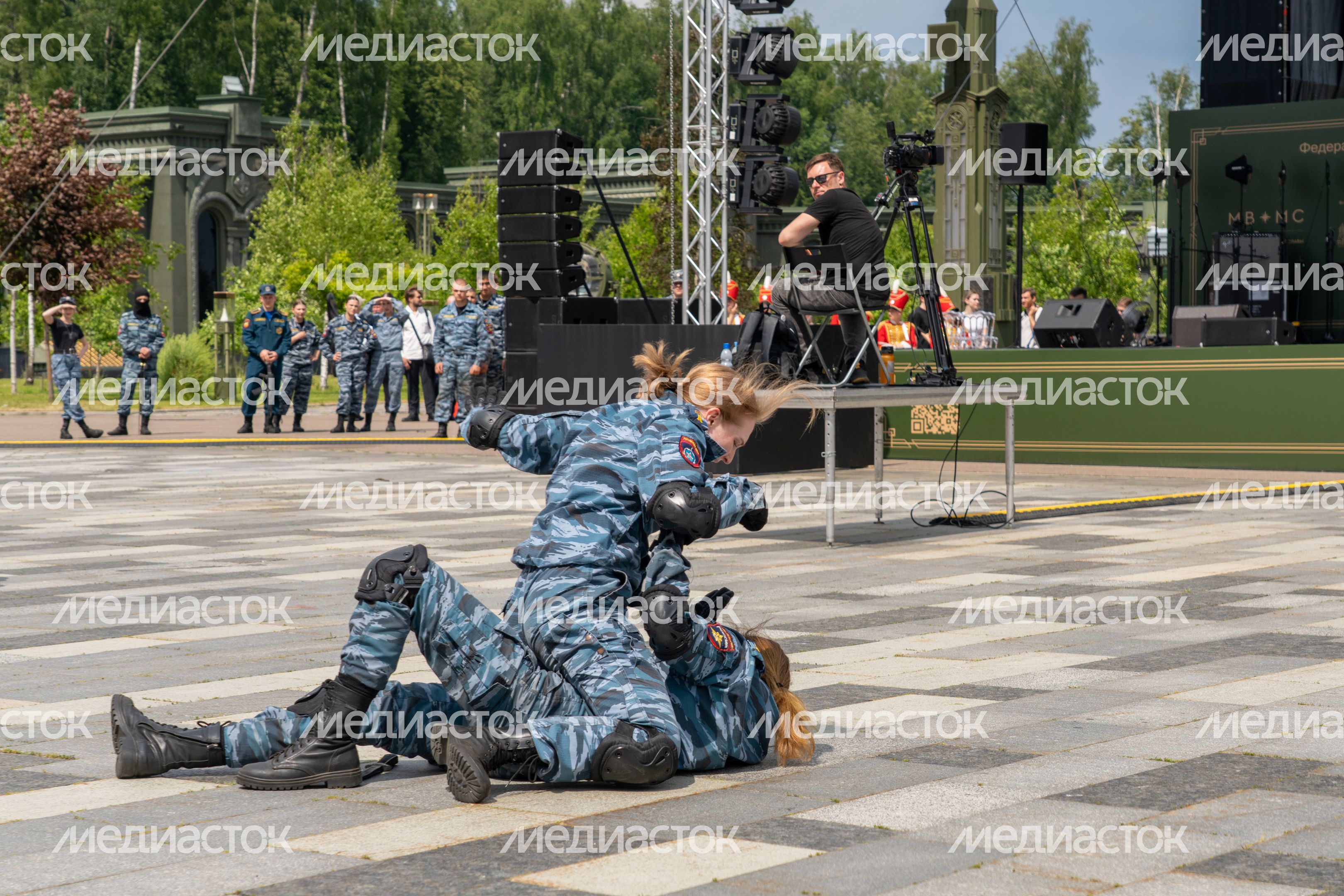 Показательные выступления специального полка полиции с демонстрацией боевых приемов борьбы Показательные выступления специального полка полиции с демонстрацией боевых приемов борьбы