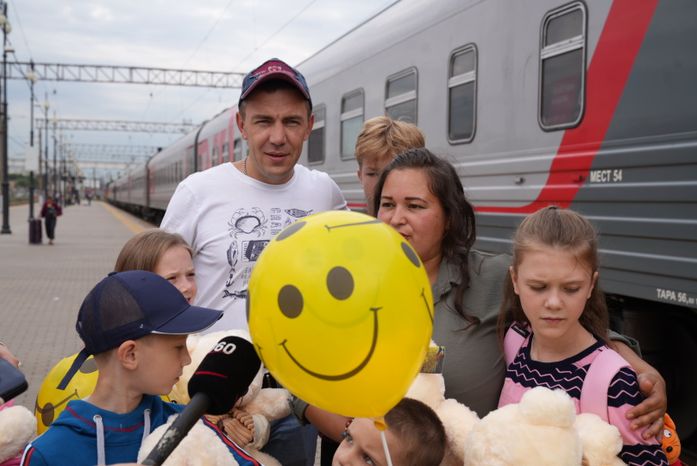 Семья из Подмосковья взяла под опеку 9 детей из ДНР