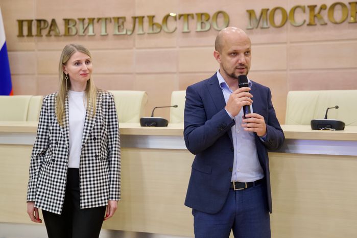 Подмосковным тренерам вручили сертификаты на покупку жилья по соципотеке