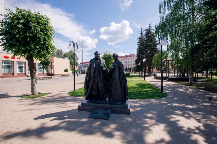 Памятник Петру и Февронии