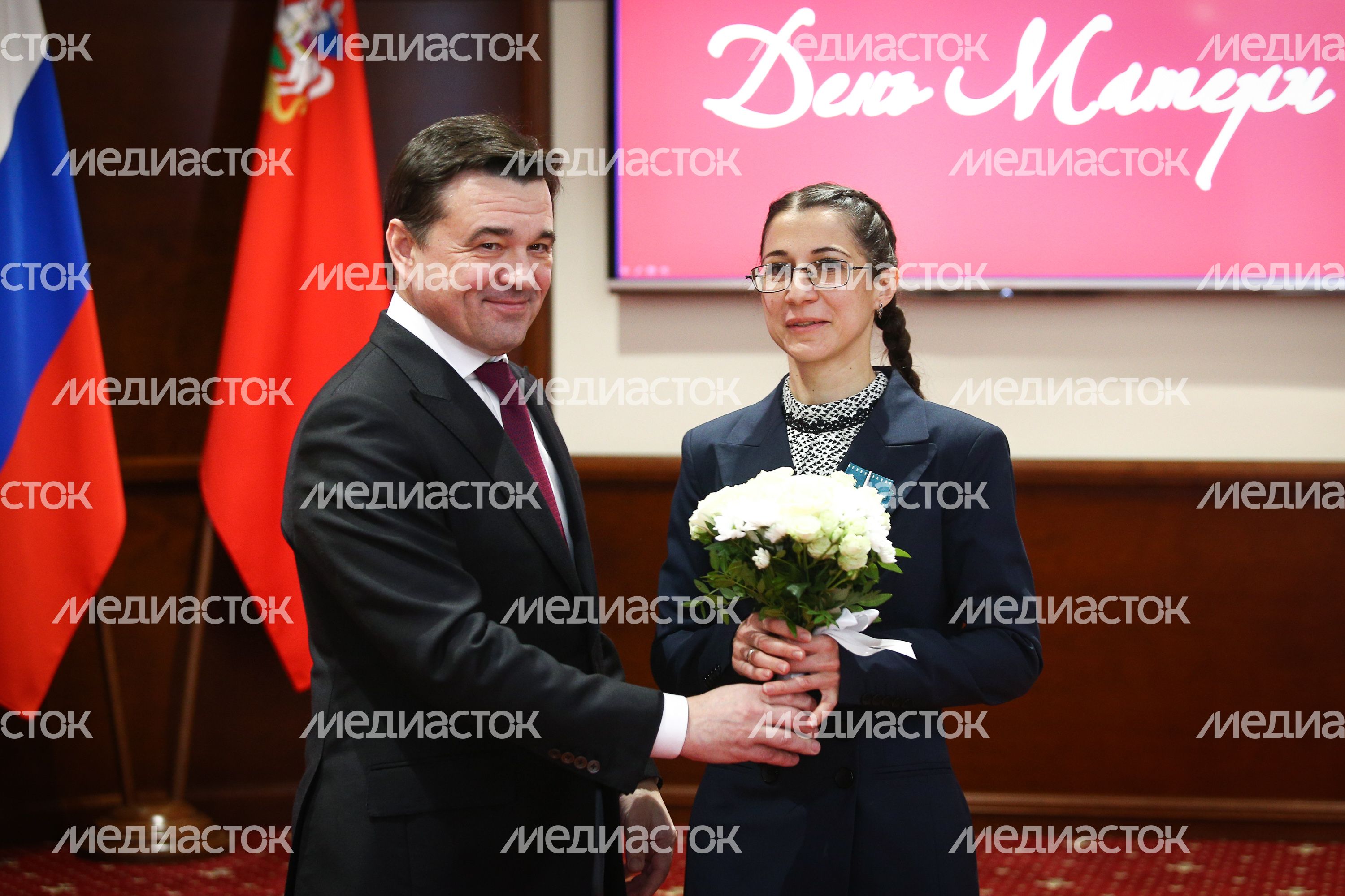 Поздравление Губернатором Московской области женщин Подмосковья с Днем матери