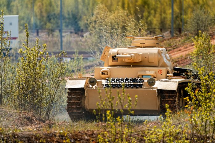 Военно-историческая реконструкция боя Великой Отечественной войны с техникой и авиацией в парке «Патриот» Одинцовского округа