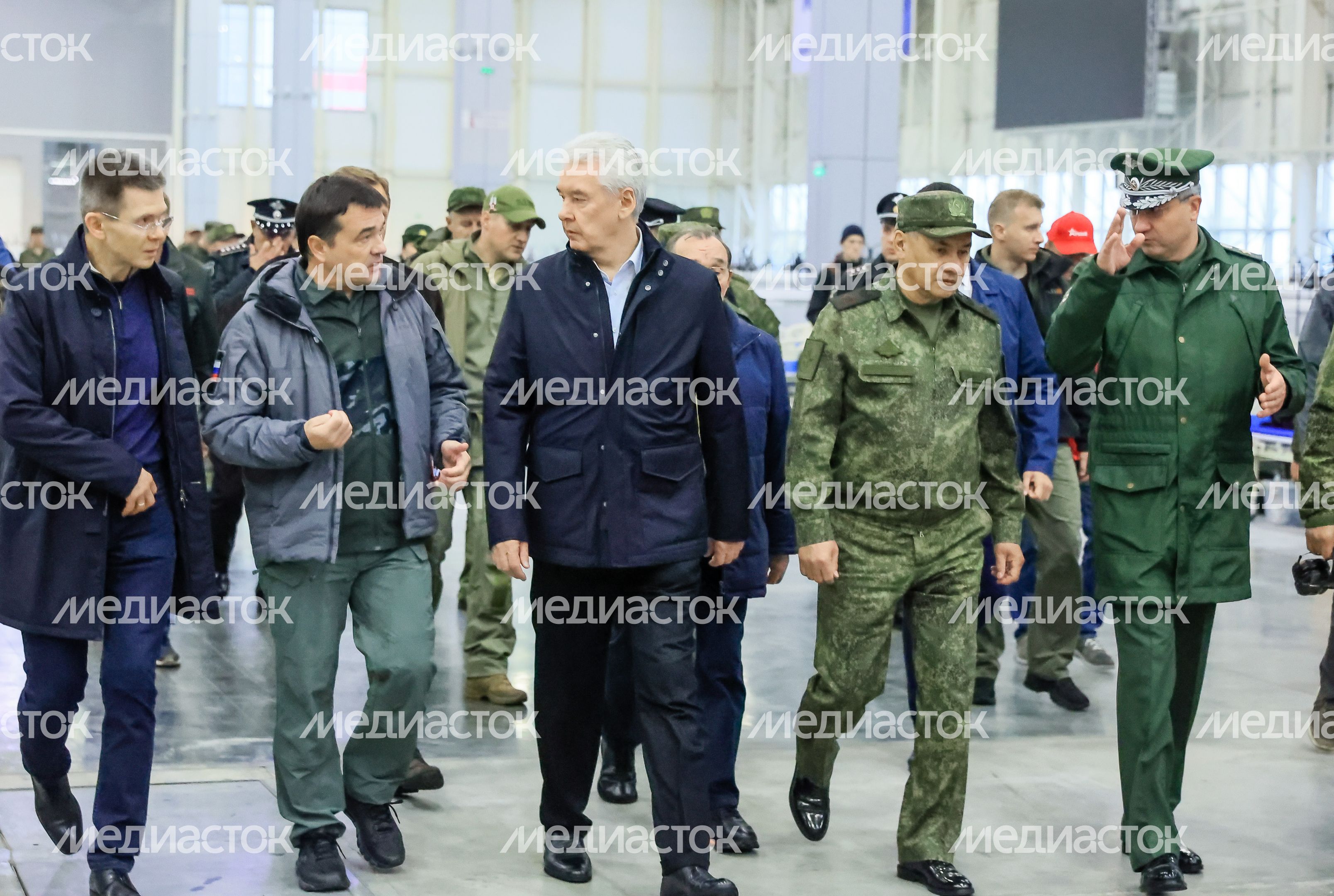 Проверка губернатором Подмосковья условий размещения мобилизованных в парке «Патриот»