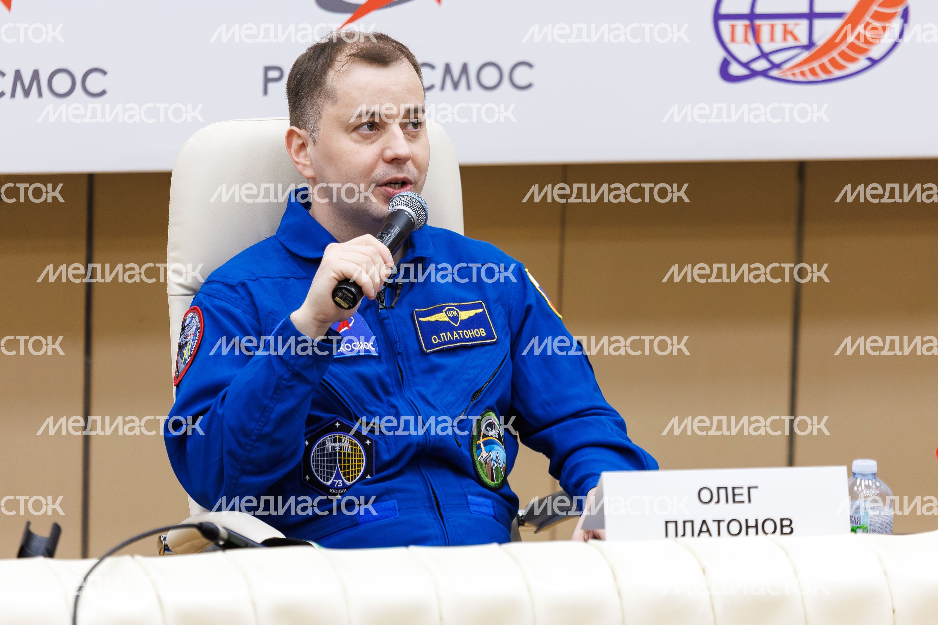 Космонавт Роскосмоса Олег Платонов на пресс-конференции в Звездном городке Космонавт Роскосмоса Олег Платонов на пресс-конференции в Звездном городке