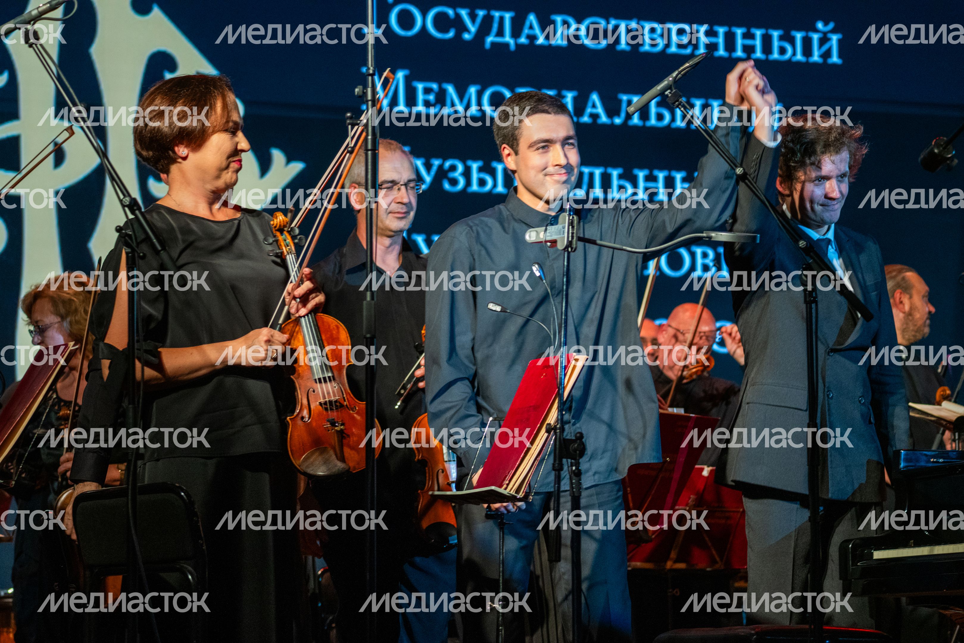 Сольную партию на фортепиано исполнил Филипп Руденко Сольную партию на фортепиано исполнил Филипп Руденко