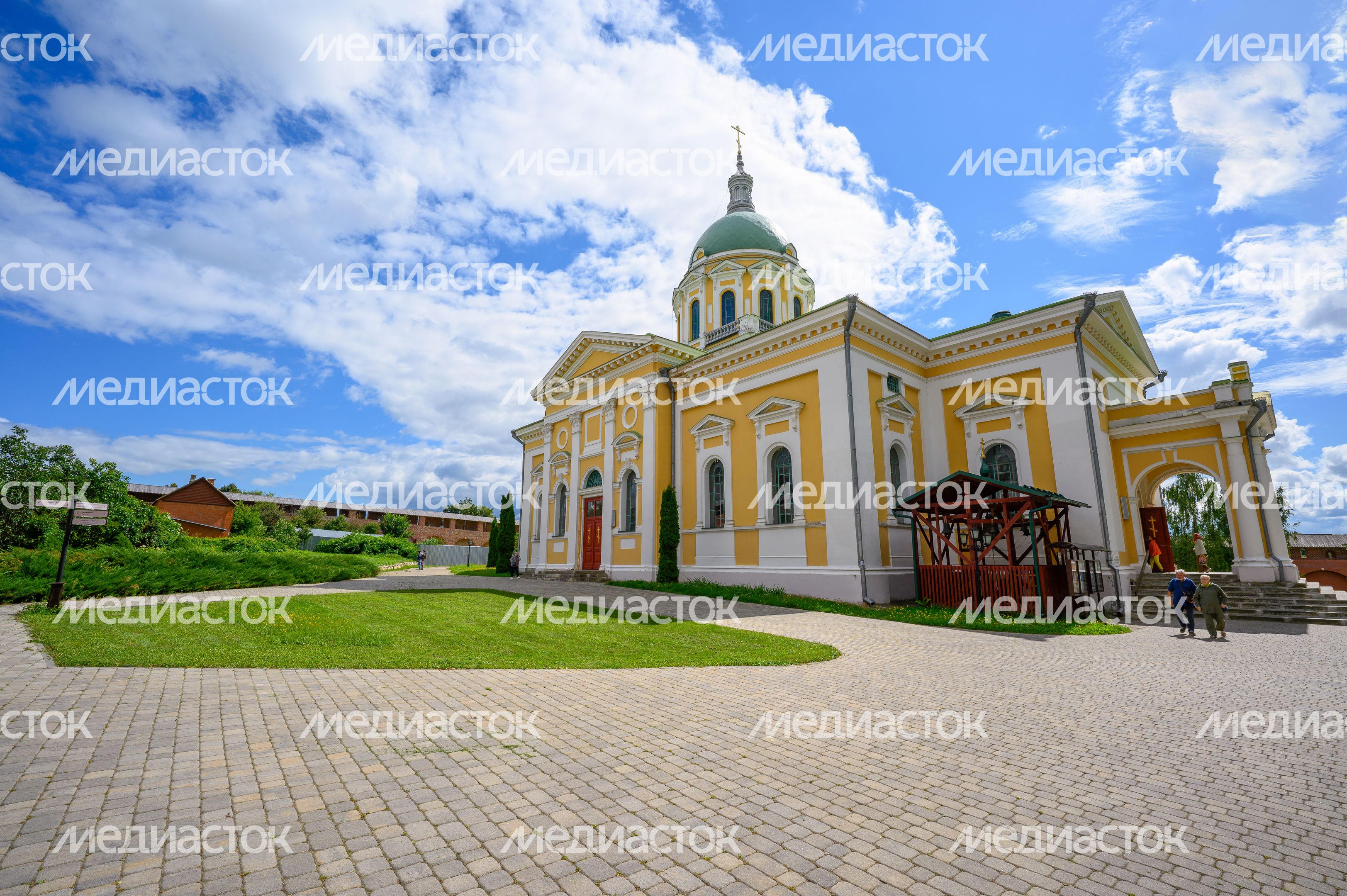 Иоанно-Предтеченский собор (Собор Усекновения Главы Иоанна Предтечи) на территории Зарайского кремля Иоанно-Предтеченский собор (Собор Усекновения Главы Иоанна Предтечи) на территории Зарайского кремля