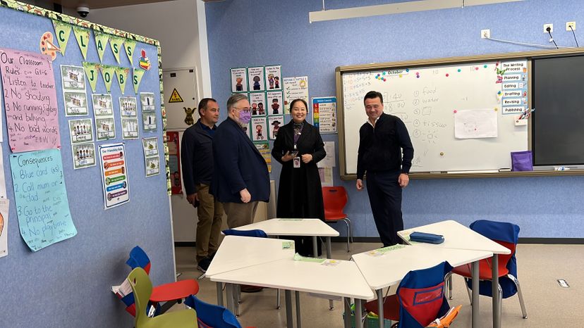 Посещение университета и школы Цинхуа в Пекине Губернатором Подмосковья