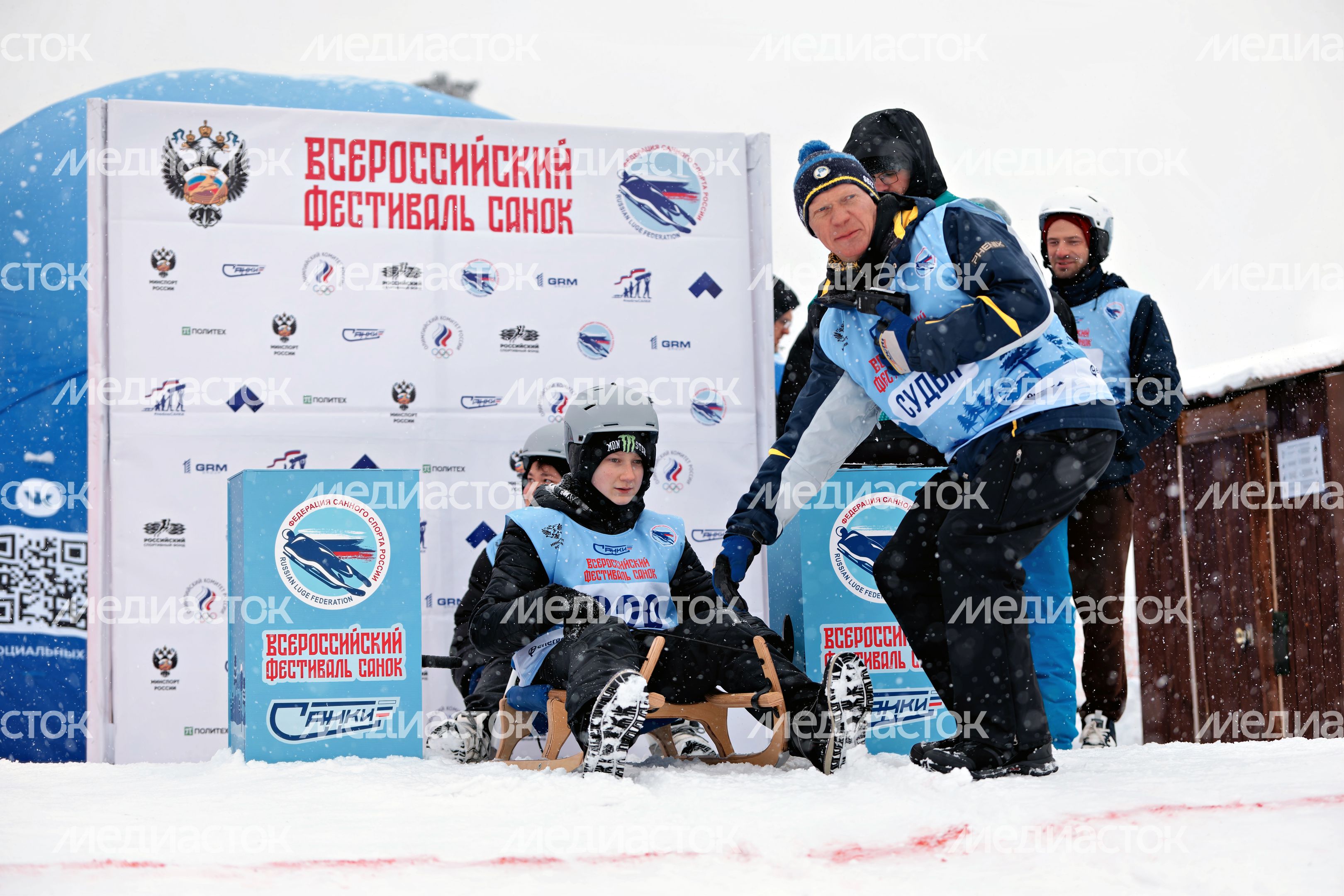 Всероссийский фестиваль санок на склоне горнолыжного клуба Л. Тягачева в Дмитровском округе Всероссийский фестиваль санок на склоне горнолыжного клуба Л. Тягачева в Дмитровском округе