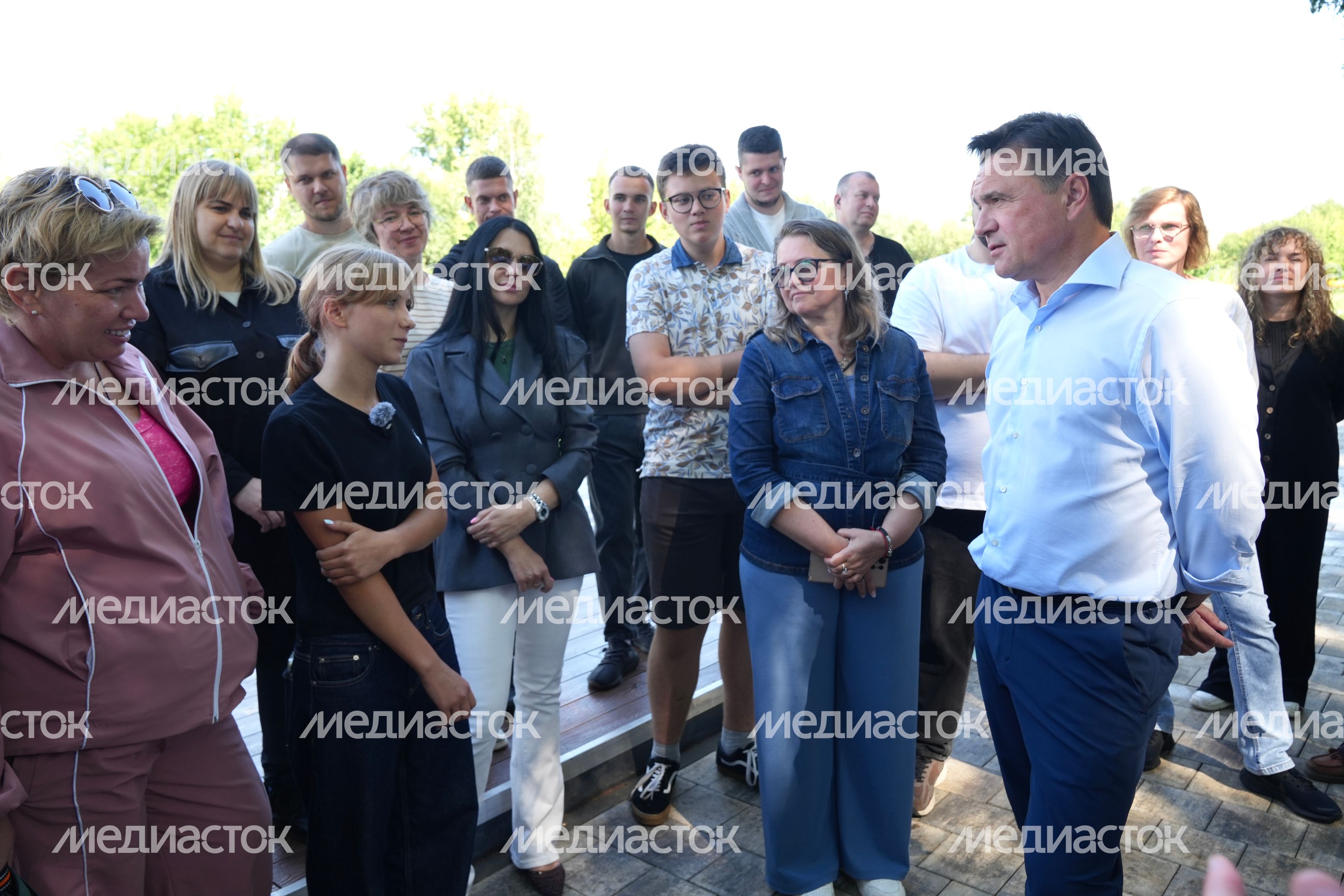 Андрей Воробьев проверил ход благоустройства зоны отдыха у реки Учи в Ивантеевке