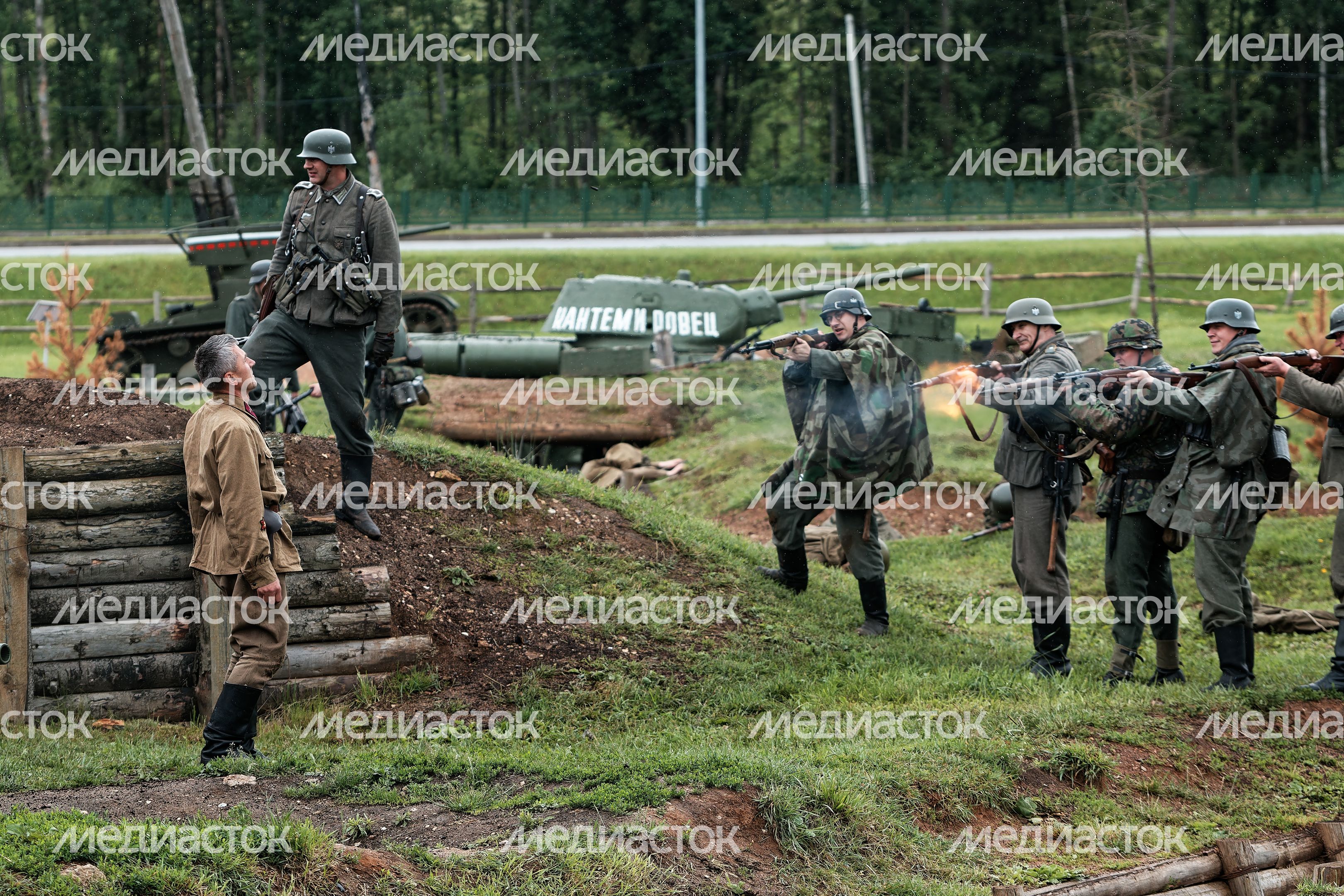 Военно-историческая реконструкция «Первый день войны» у Главного храма ВС РФ в День памяти и скорби Военно-историческая реконструкция «Первый день войны» у Главного храма ВС РФ в День памяти и скорби