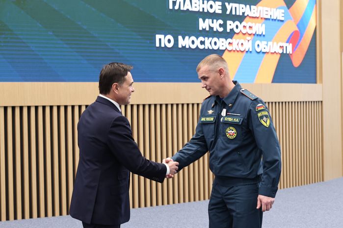 Андрей Воробьев поздравил сотрудников МЧС с Днем спасателя и 35-летием ведомства