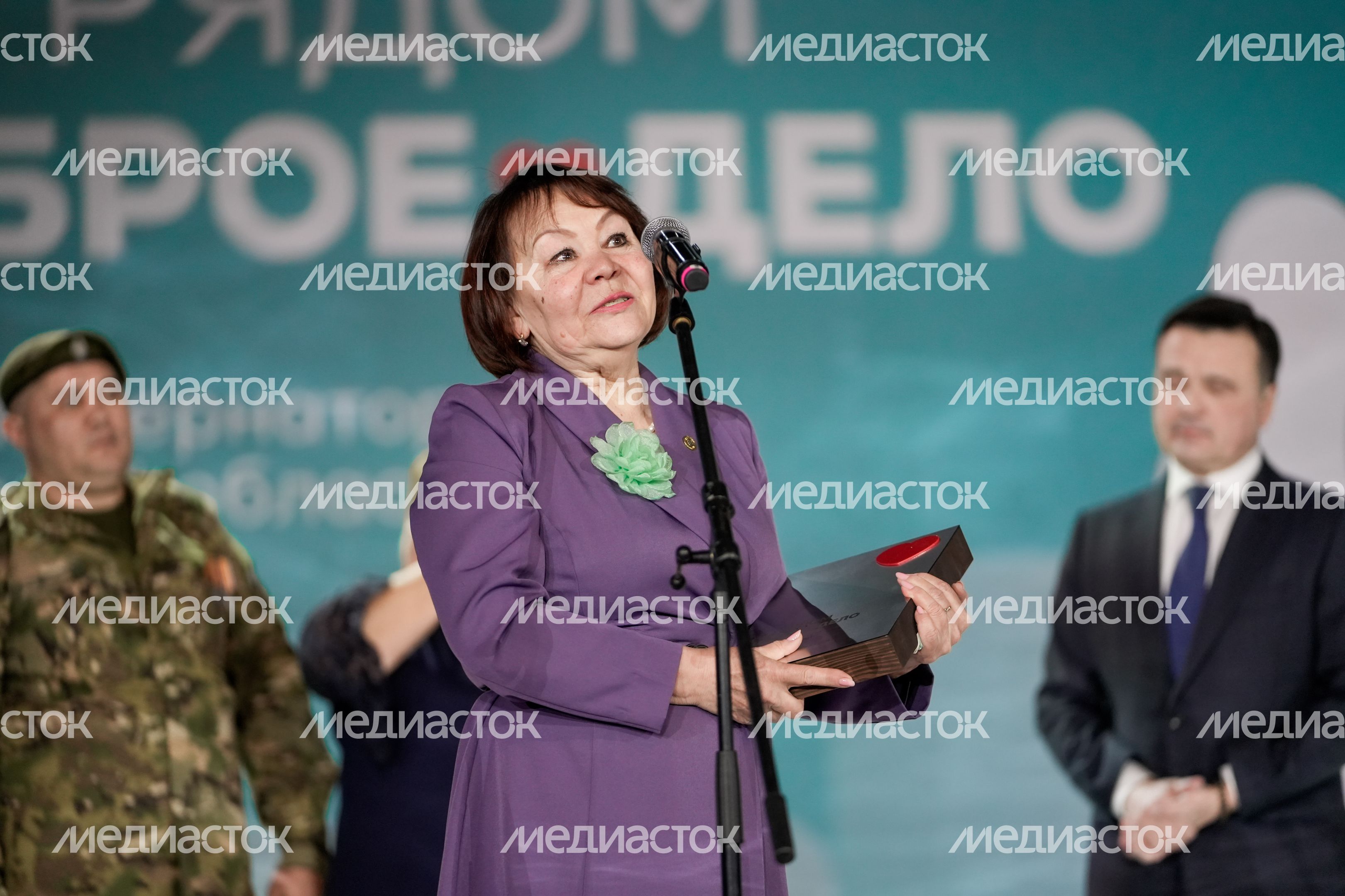 Матери бойцов СВО встретились с сыновьями на церемонии вручения премии "Мы рядом. Доброе дело" Матери бойцов СВО встретились с сыновьями на церемонии вручения премии "Мы рядом. Доброе дело"