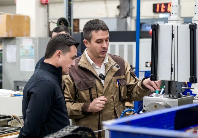 Андрей Воробьев оценил работу подмосковного оружейного завода