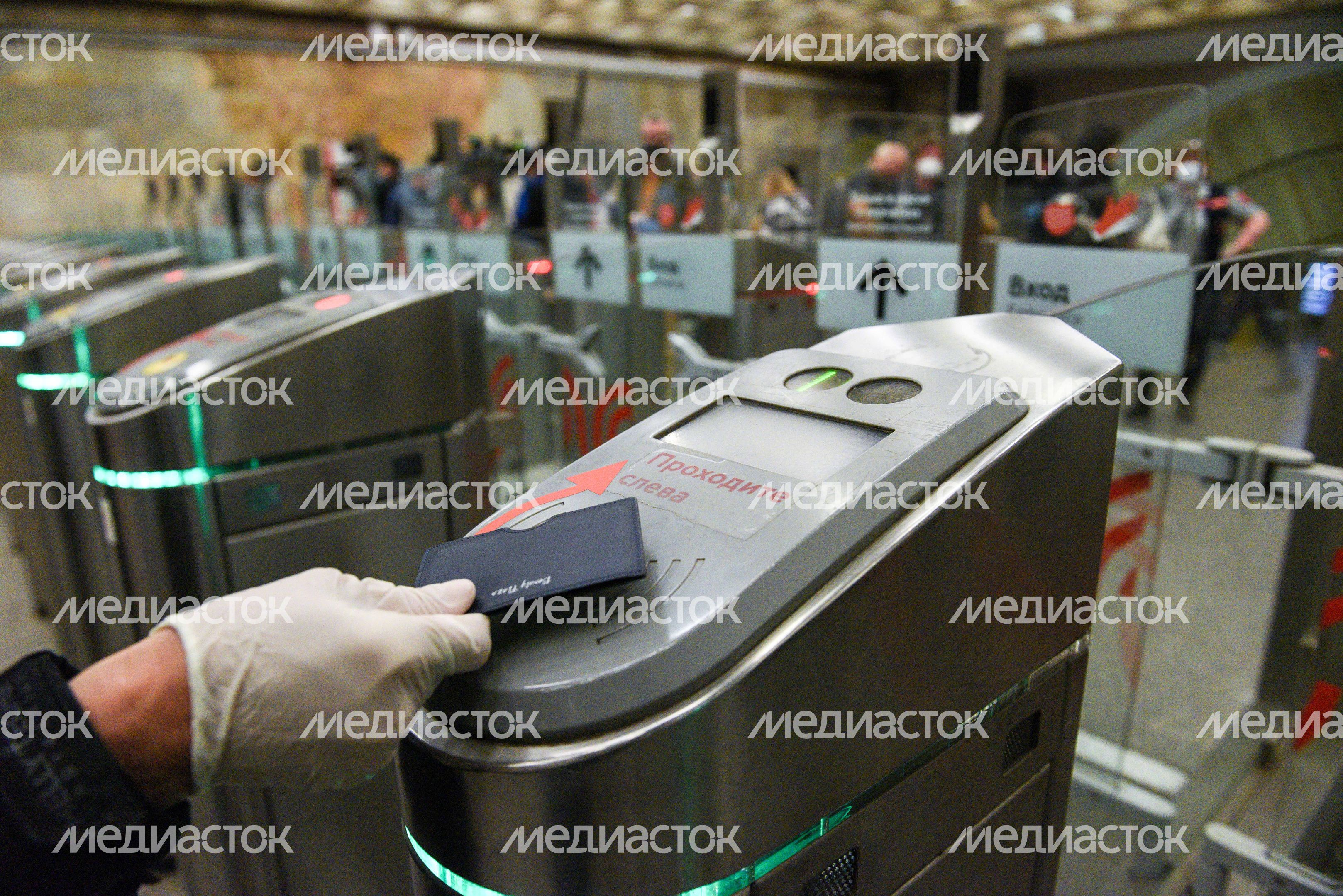Проверки соблюдения масочно-перчаточного режима в общественном транспорте в Москве