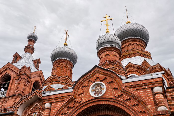 Церковь Воздвижения Честного Креста Господня в селе Дарна округа Истра