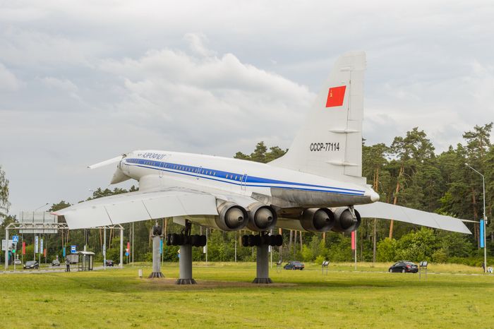 Памятник Ту-144