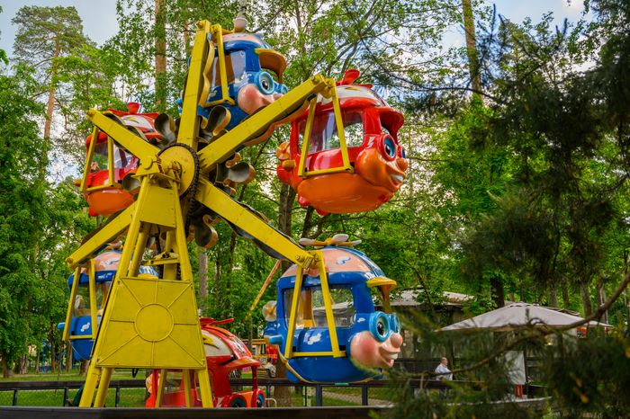 Аттракционы в Раменском городском парке культуры и отдыха летом