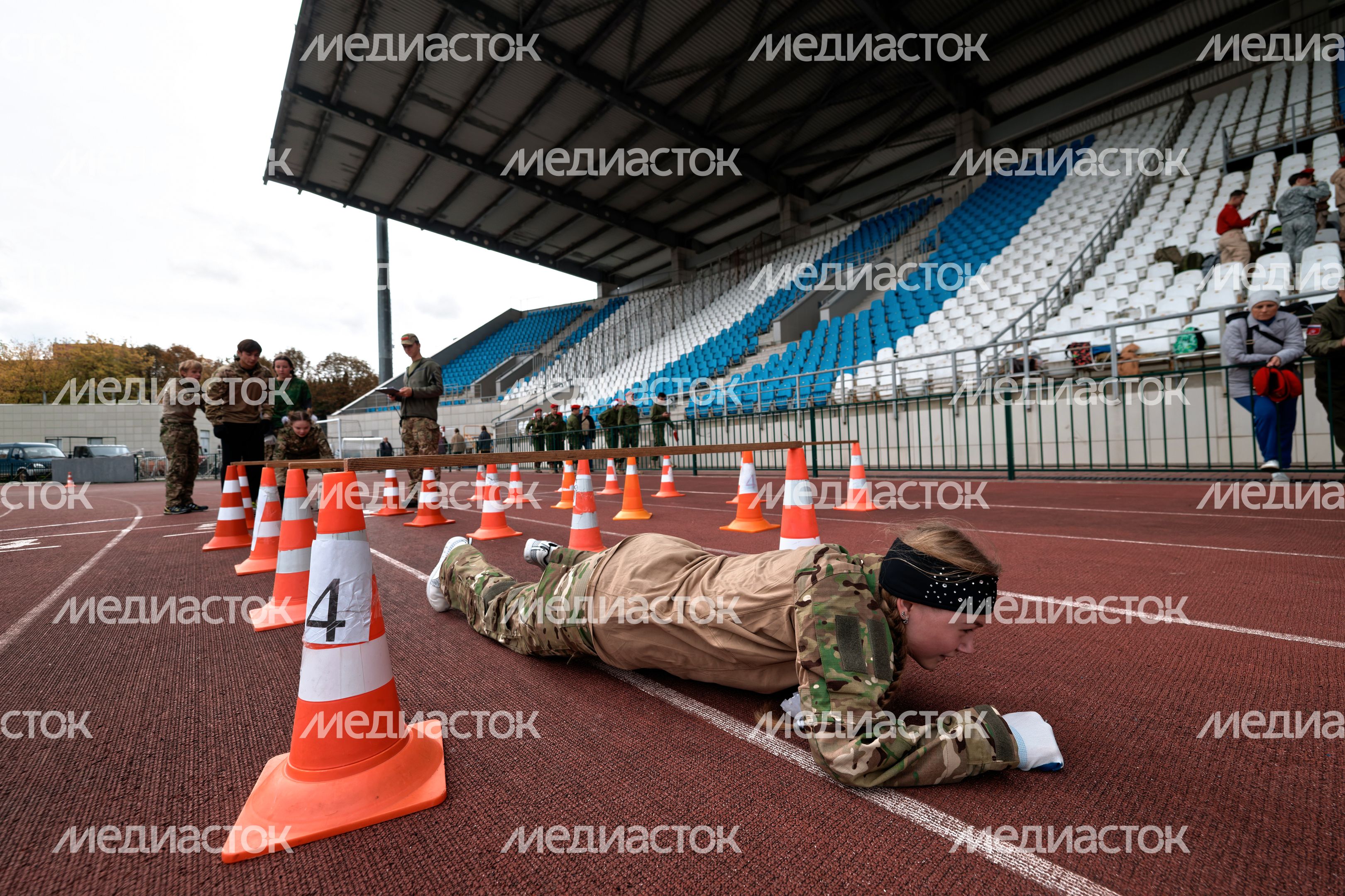 Слаженность в прохождении полосы препятствий показали школьники в военно-патриотической игре «Наследники Победы» Слаженность в прохождении полосы препятствий показали школьники в военно-патриотической игре «Наследники Победы»