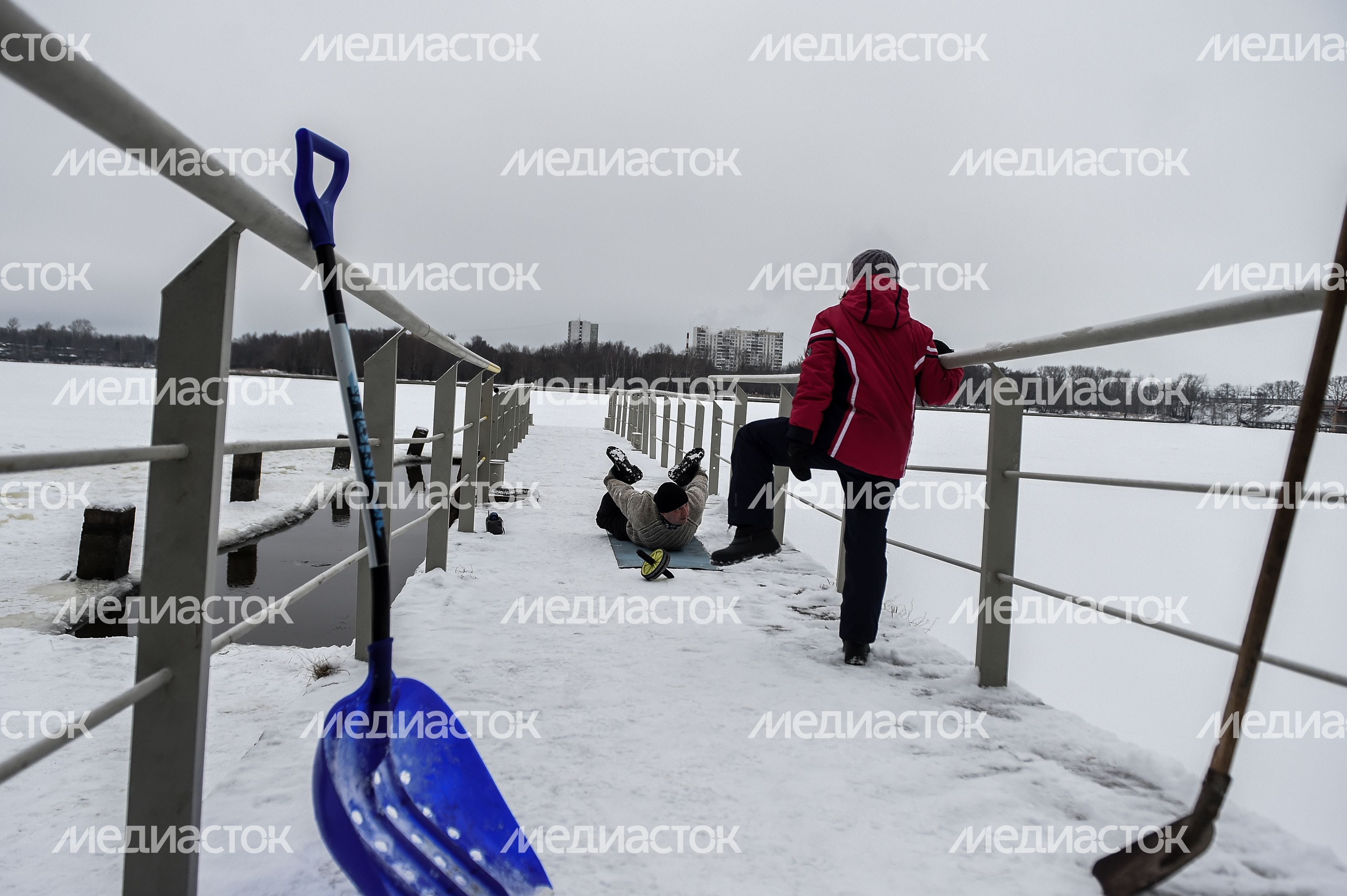 Купание моржей в Долгопрудном
