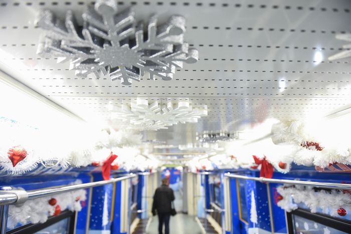 Запуск новогоднего поезда в Московском метрополитене