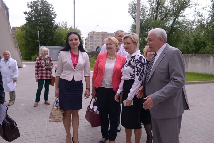 О. Забралова и Н. Суслонова посетили Домодедовскую больницу