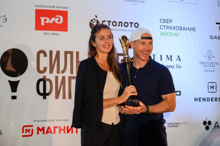 Награждение сборной России на турнире по гольфу «Сильные фигуры»
