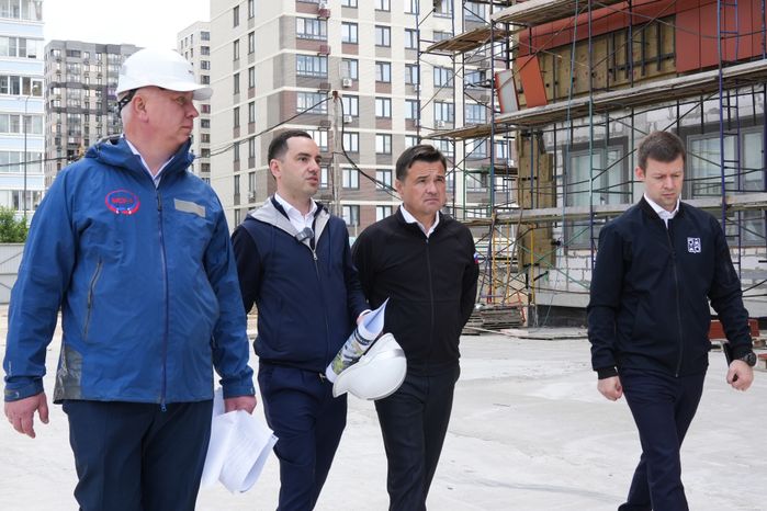 Андрей Воробьев проверил ход строительства многопрофильной больницы в Балашихе