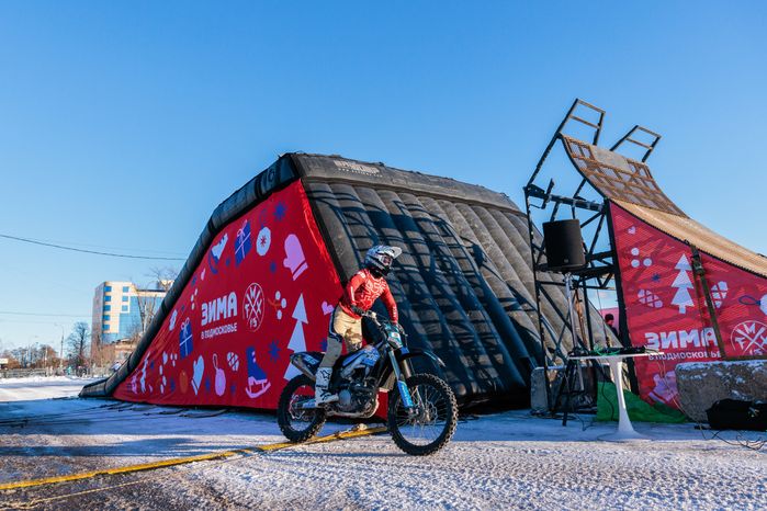 Зимний фристайл-мотокросс от команды FMX13 в Одинцово