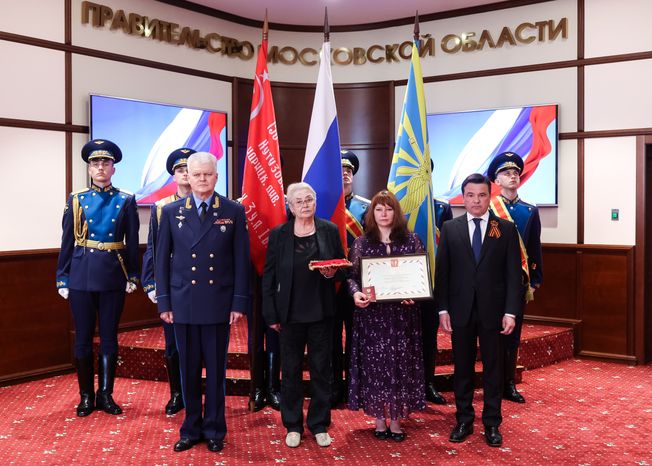 Родственникам легендарного лётчика Николая Терёхина передали "Золотую Звезду" Героя России