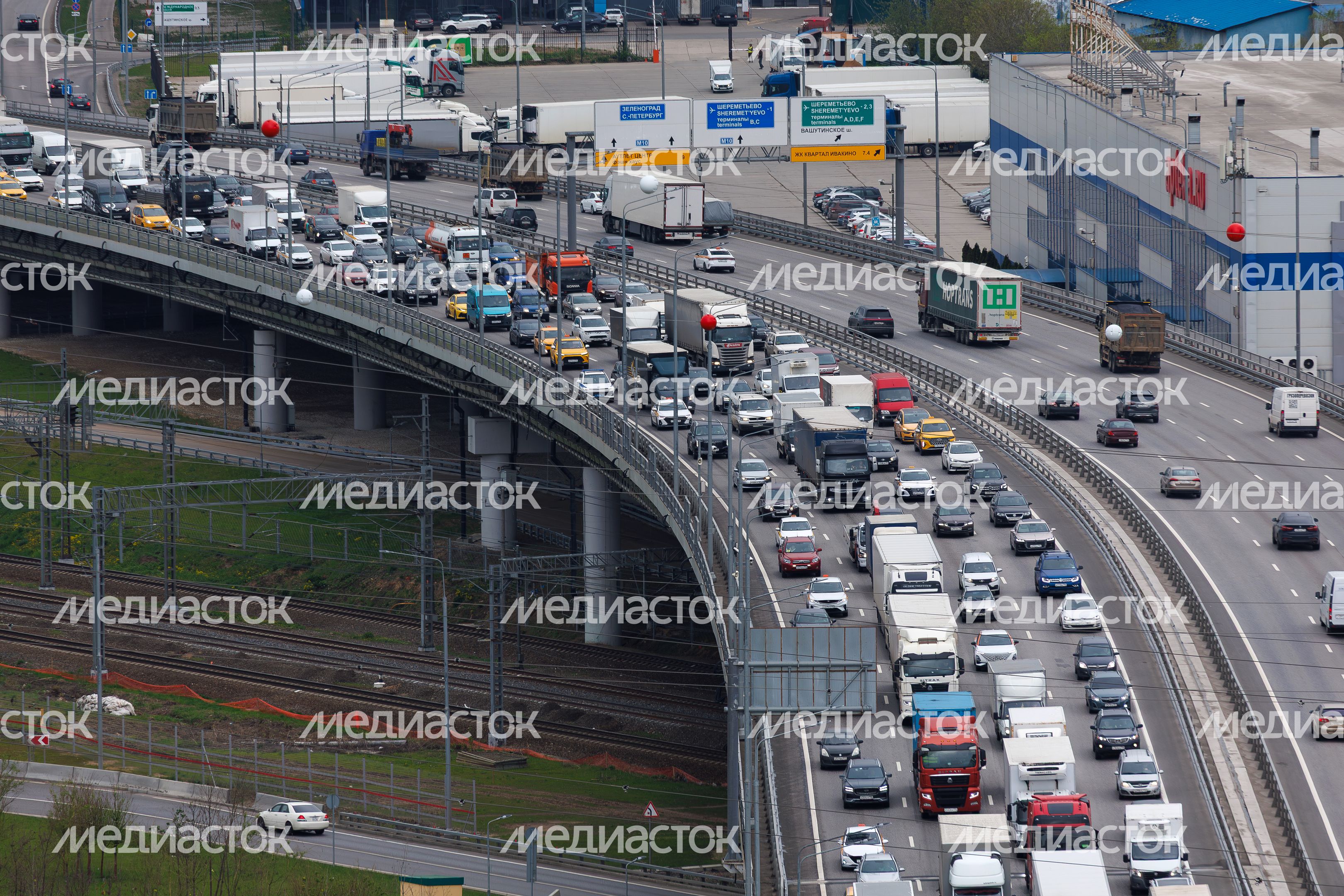 Весенние виды города Химки. Ленинградское шоссе Весенние виды города Химки. Ленинградское шоссе