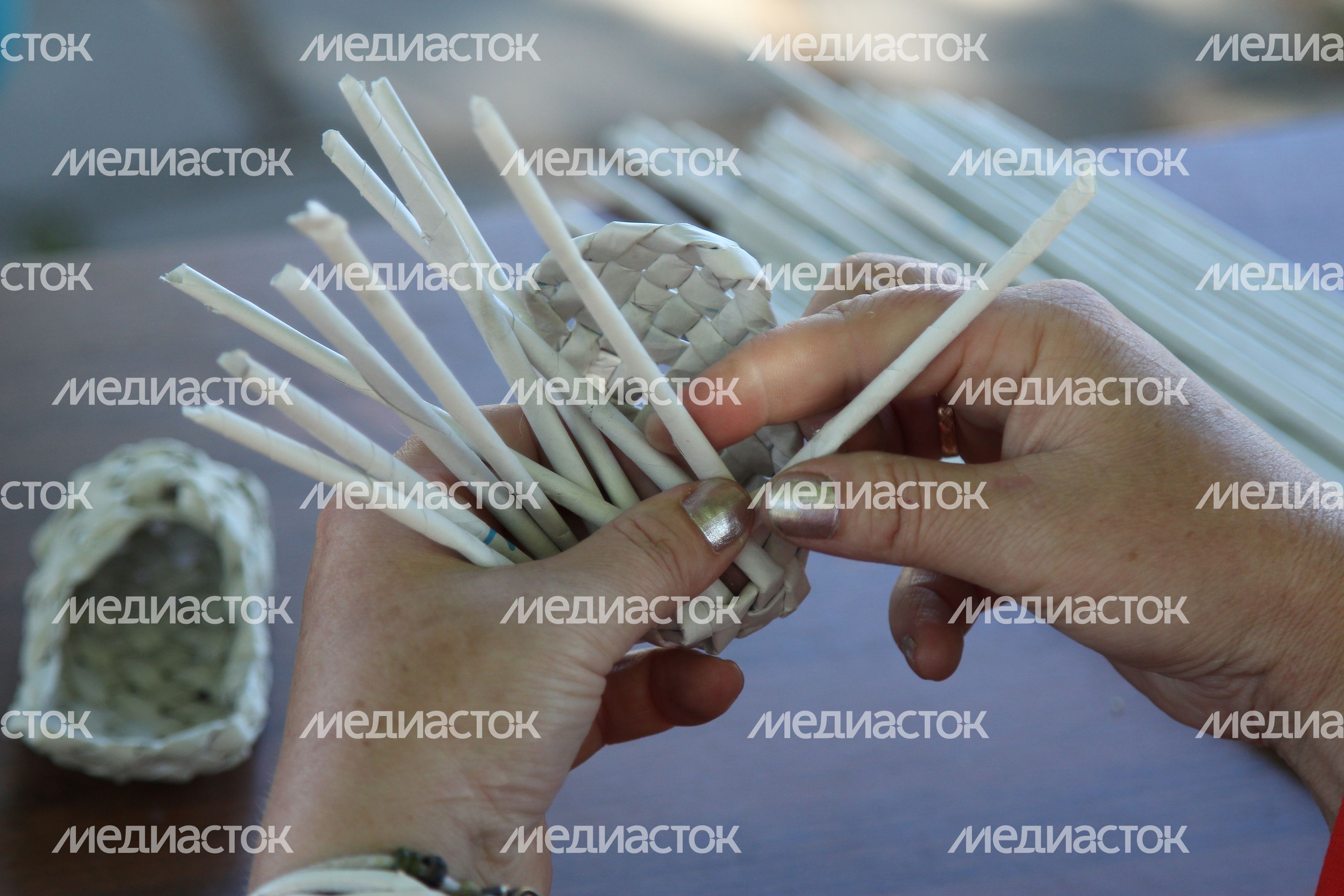Мастер-класс по плетению из газетных трубочек Мастер-класс по плетению из газетных трубочек