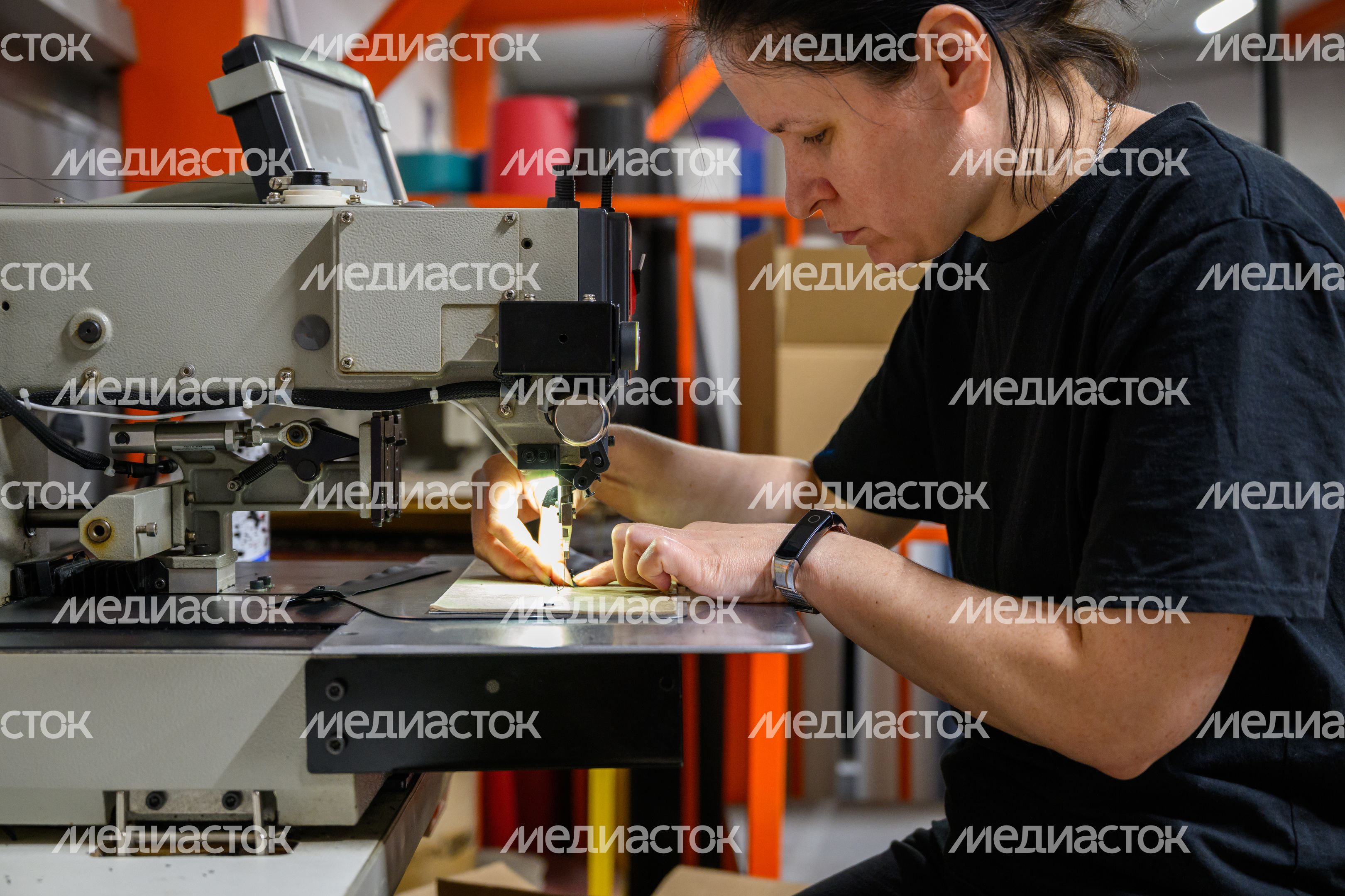 Производство продукции из экокожи на заводе ГК «ПЛАСТИК ОН ЛАЙН» в Красноармейске Производство продукции из экокожи на заводе ГК «ПЛАСТИК ОН ЛАЙН» в Красноармейске