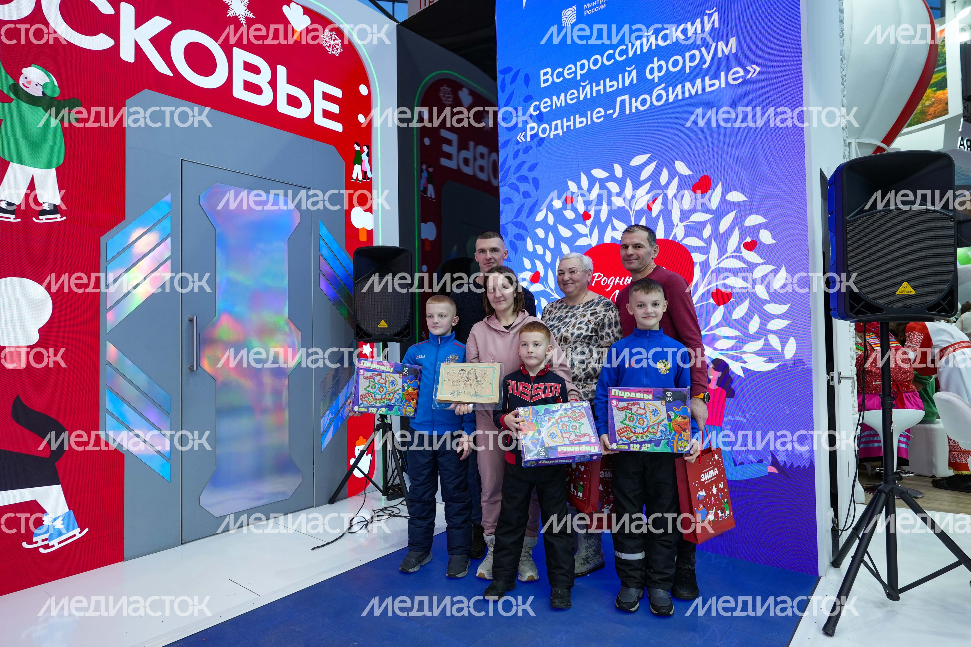 Открытие форума «Родные - Любимые» на выставке «Россия»