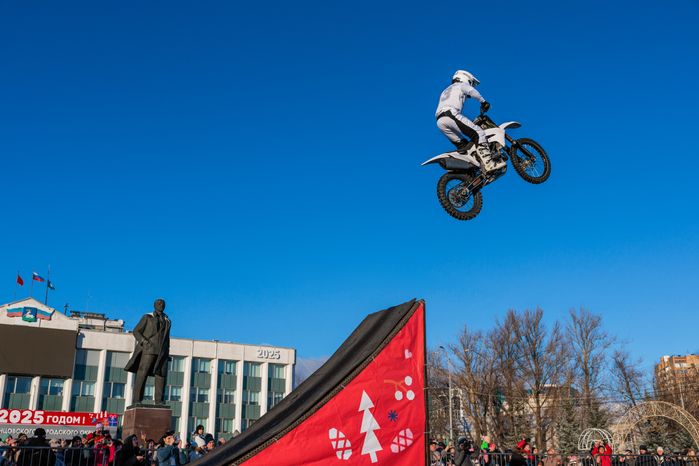 Зимний фристайл-мотокросс от команды FMX13 в Одинцово