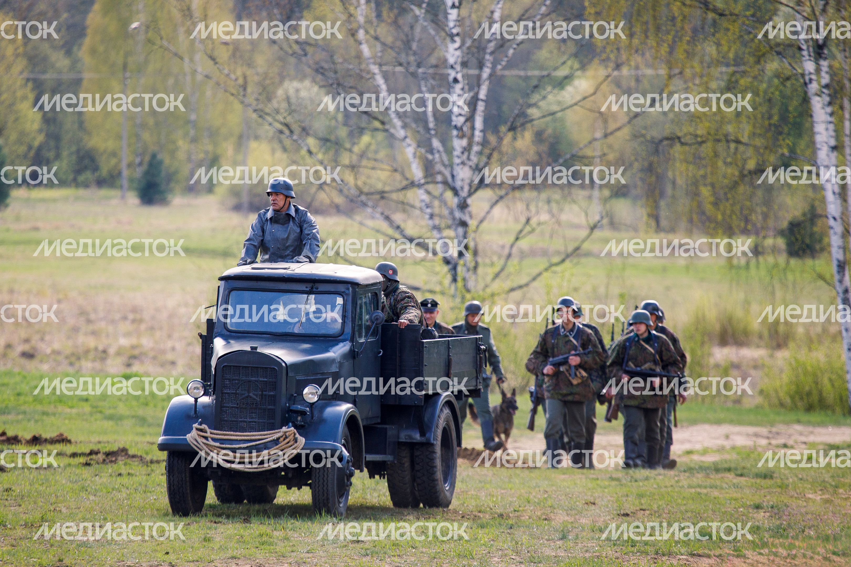 Военно-историческая реконструкция "Успех в единстве поколений" в Химках Военно-историческая реконструкция "Успех в единстве поколений" в Химках
