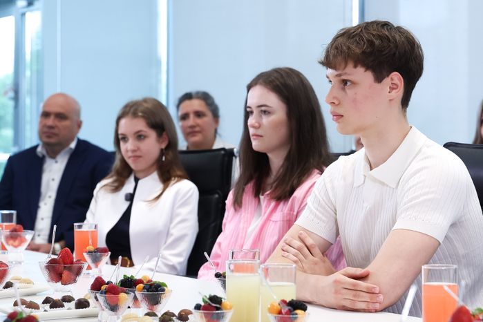 Андрей Воробьев поздравил подмосковных школьников, показавших отличные результаты на ЕГЭ