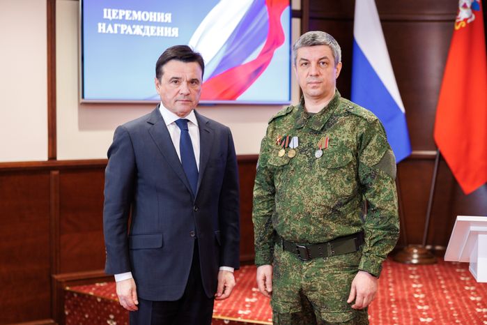 Андрей Воробьев вручил бойцам подразделения БАРС медали "За храбрость" II степени