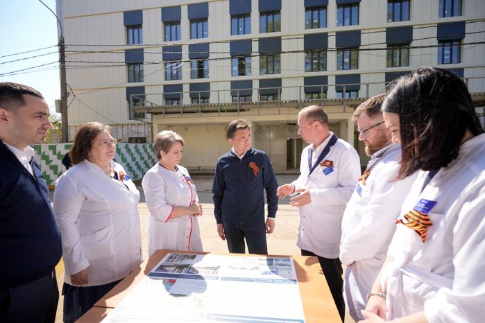 Андрей Воробьев проверил ход капремонта в Можайской больнице
