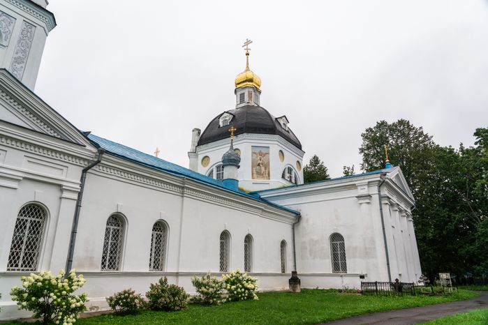 Церковь Воскресения Словущего на Николо-Железновском погосте в деревне Шипулино округа Клин