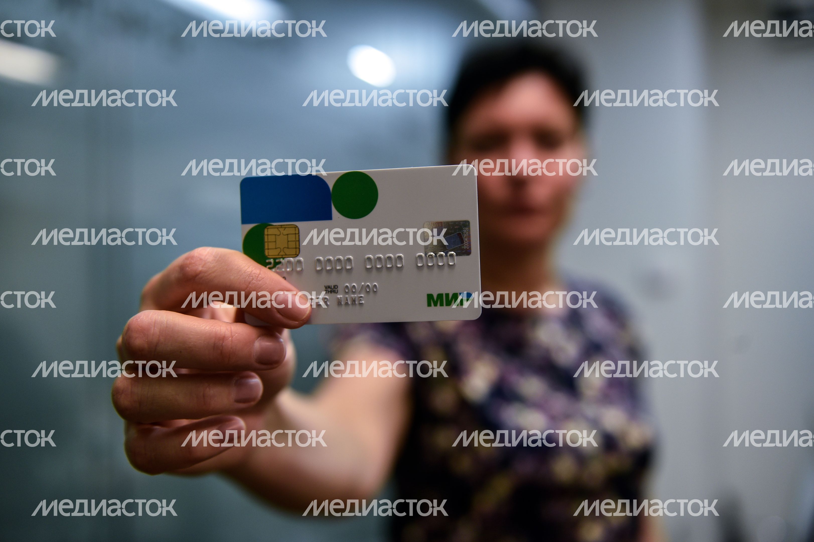 Банковская карта МИР
