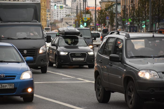 Повседневная жизнь города в Москве осенью